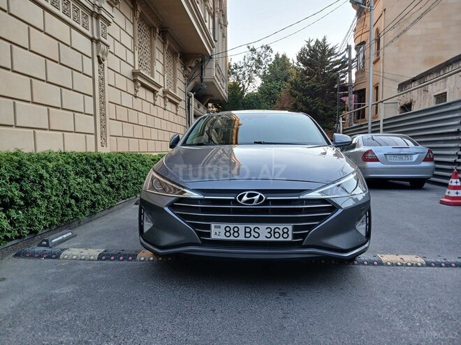 Hyundai Elantra-1