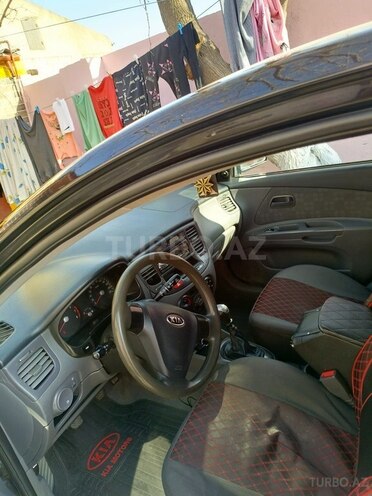 Kia Rio-5
