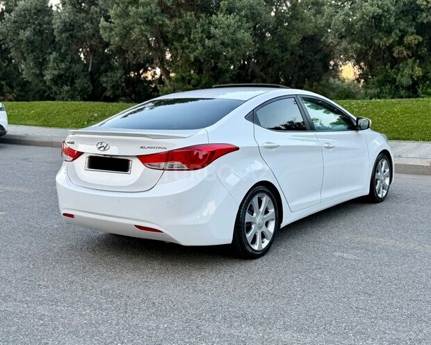 Hyundai Elantra-6