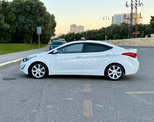 Hyundai Elantra-8