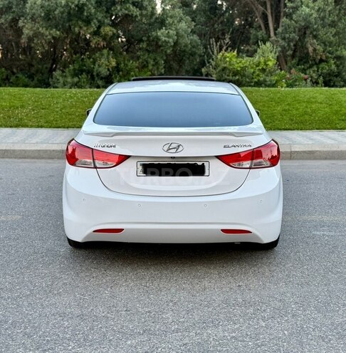 Hyundai Elantra-7