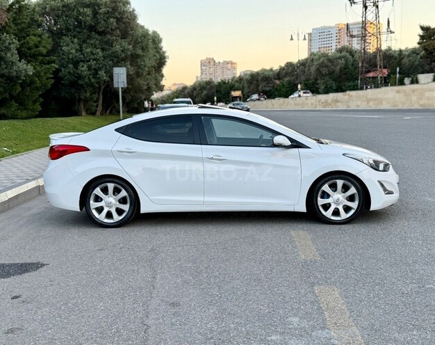 Hyundai Elantra-9