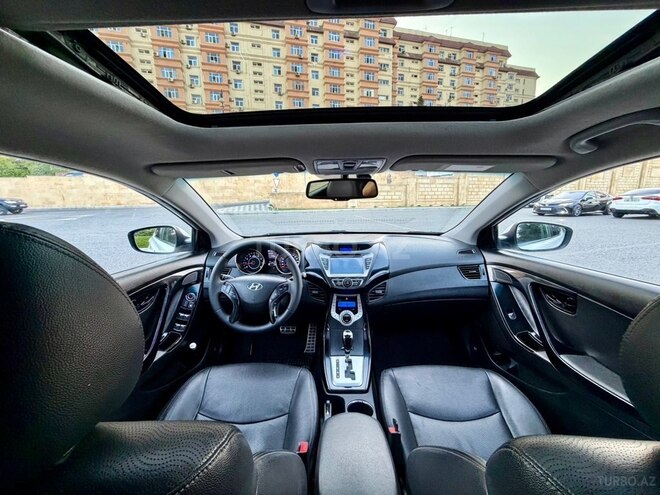 Hyundai Elantra-10
