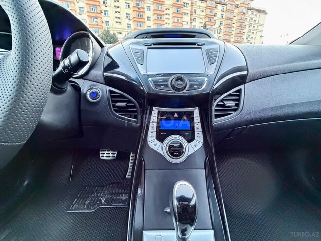 Hyundai Elantra-13