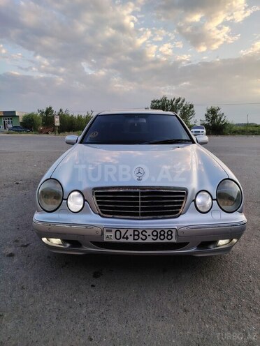 Mercedes E 320-1