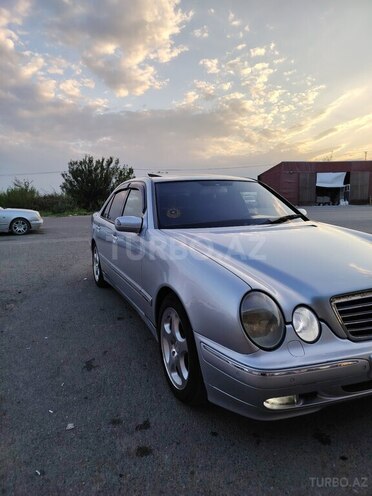 Mercedes E 320-4