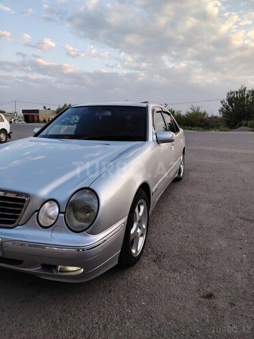 Mercedes E 320-5
