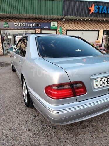 Mercedes E 320-6