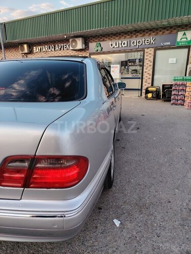 Mercedes E 320-7