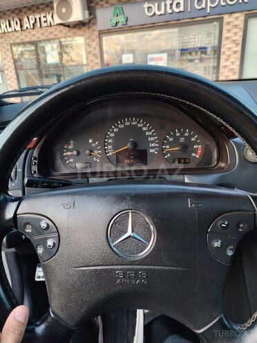 Mercedes E 320-11