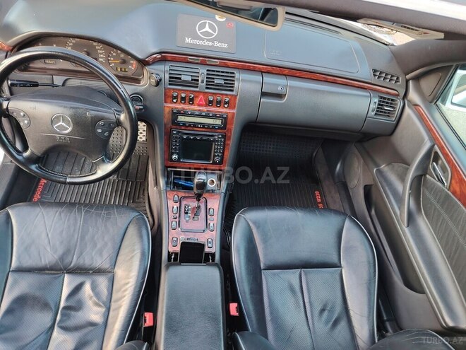 Mercedes E 320-13