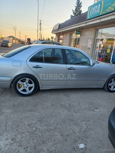 Mercedes E 240-5