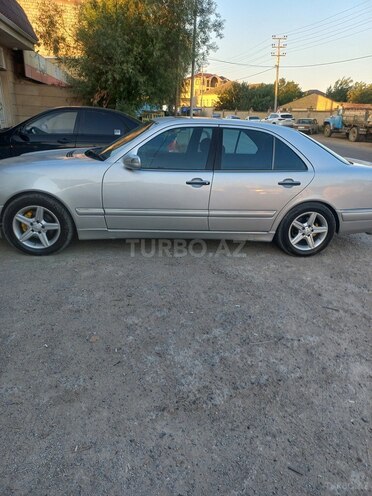 Mercedes E 240-7