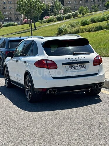 Porsche Cayenne Turbo-3