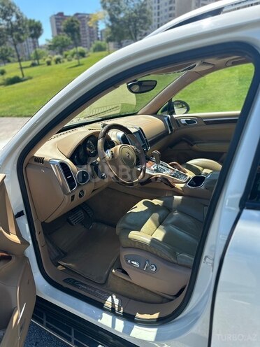 Porsche Cayenne Turbo-5