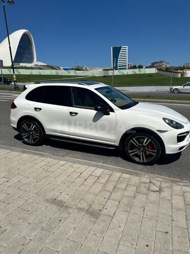 Porsche Cayenne Turbo-8
