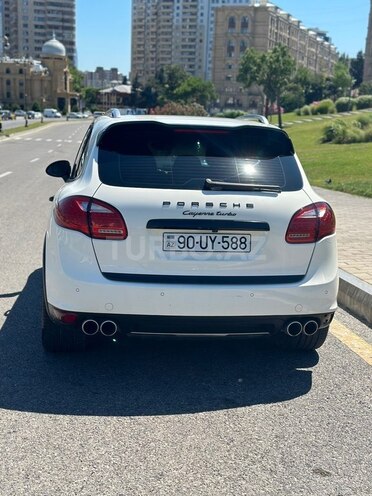 Porsche Cayenne Turbo-12