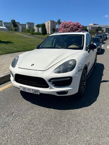 Porsche Cayenne Turbo-4