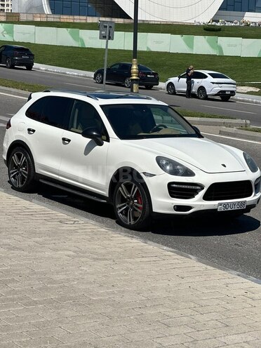 Porsche Cayenne Turbo-1