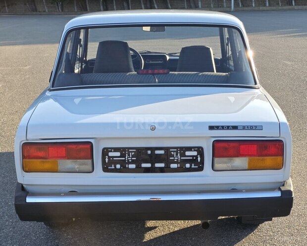 LADA (VAZ) 2107-2