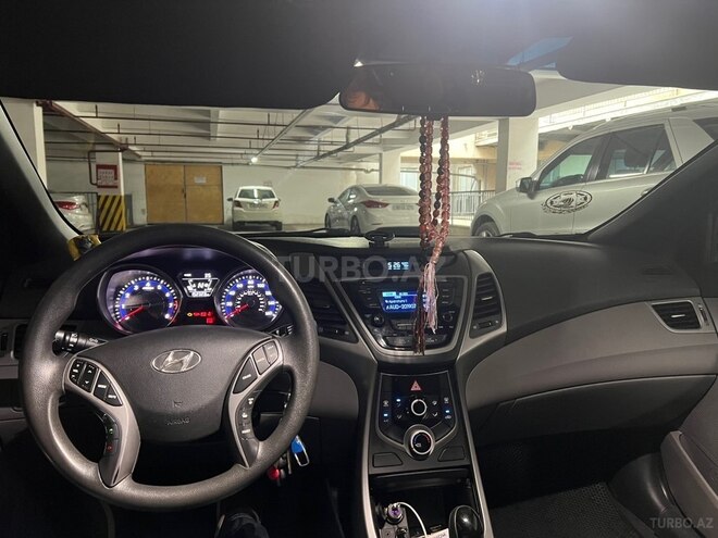 Hyundai Elantra-3