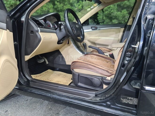 Hyundai Sonata-12
