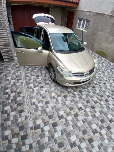 Nissan Tiida-18