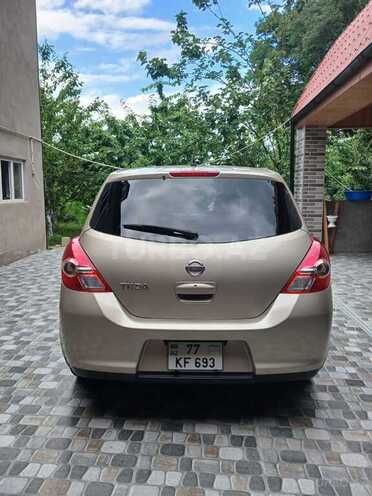 Nissan Tiida-15