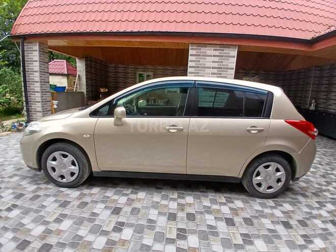 Nissan Tiida-11