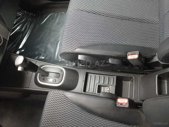 Nissan Tiida-16