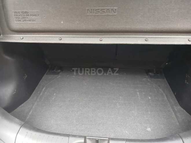 Nissan Tiida-12