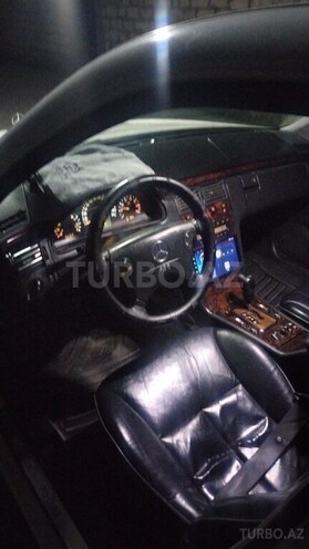 Mercedes E 240-4