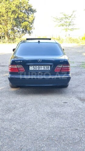 Mercedes E 220-2