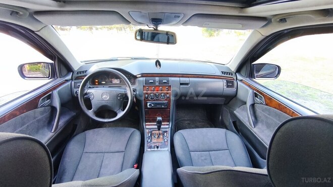 Mercedes E 220-3