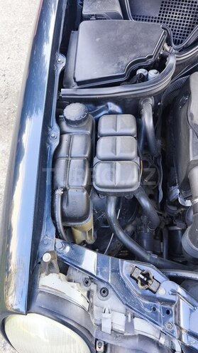 Mercedes E 220-13