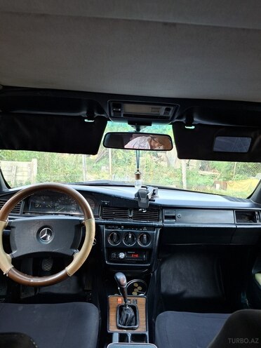 Mercedes 190-5