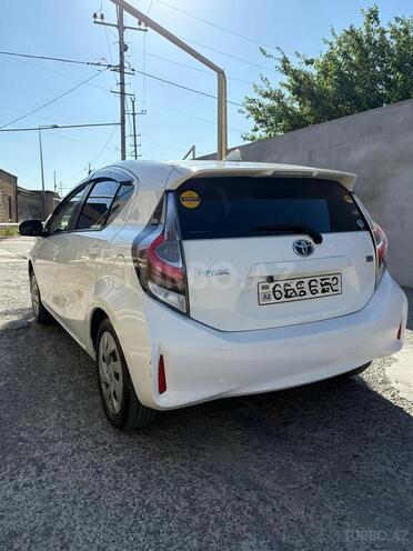 Toyota Aqua-3