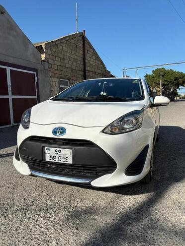 Toyota Aqua-4