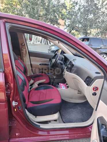 Hyundai Accent-13