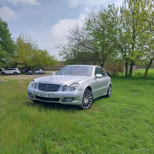 Mercedes E 270-4