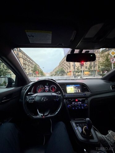 Hyundai Elantra-3