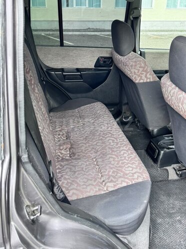 Mitsubishi Pajero io-6