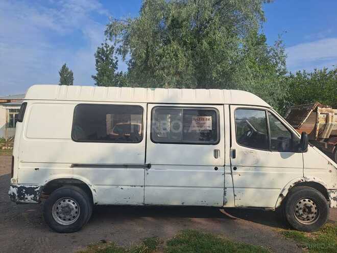 Ford Transit-4