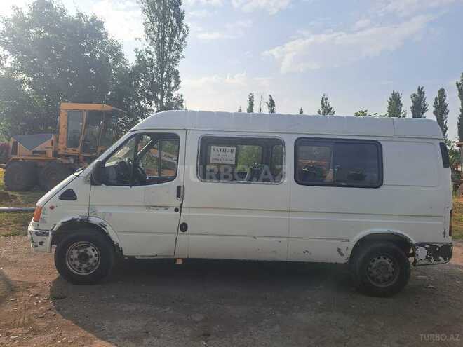 Ford Transit-3