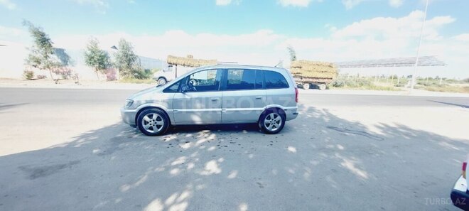 Opel Zafira-9