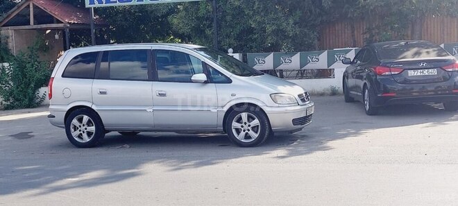 Opel Zafira-10