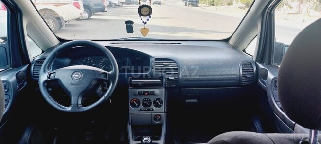 Opel Zafira-8