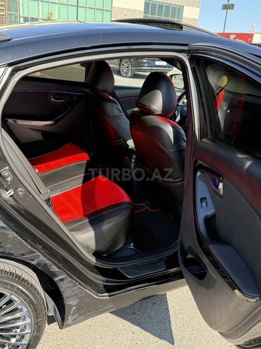 Hyundai Elantra-8