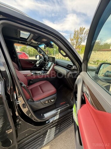 Lexus LX 500d-8