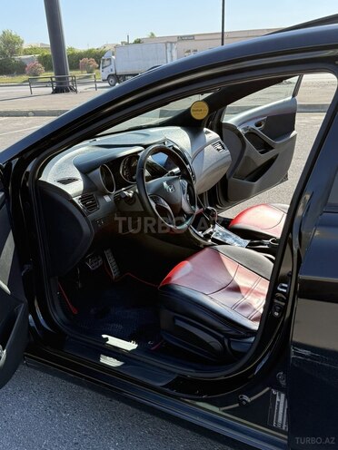 Hyundai Elantra-11